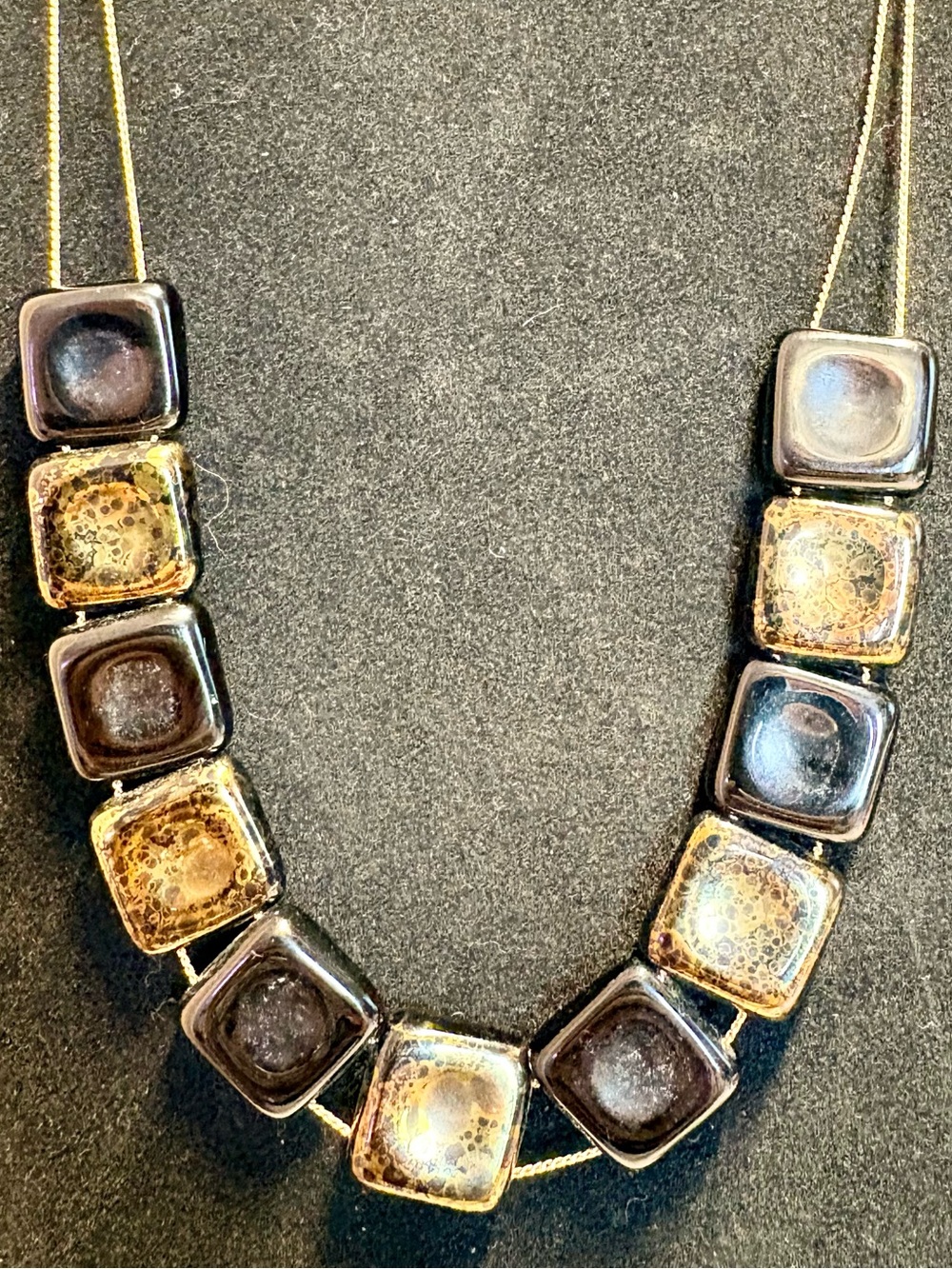 Vintage double chain black and gold glass necklace - Picture 5 of 5